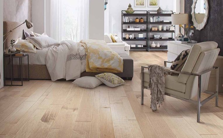 غرفة نوم من الخشب الصلب